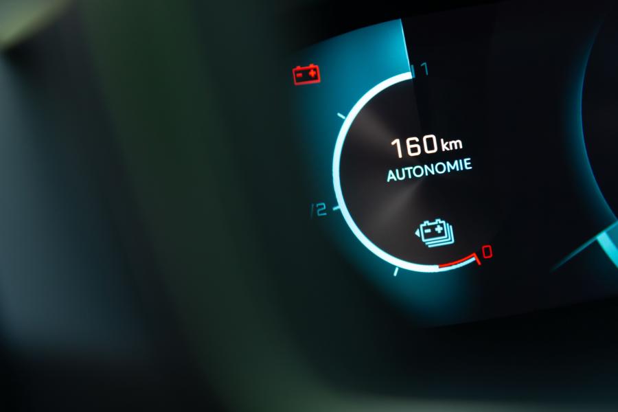 Панель приборов Peugeot e-2008 GT (Digital White) 2019 года  (WW) (фото 119 из 119)